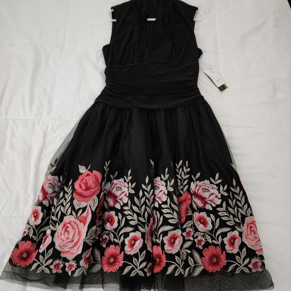 Dress - Picture 2 of 2